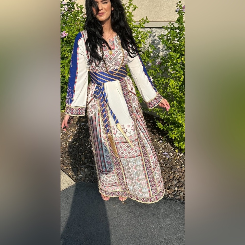 Palestinian thobe